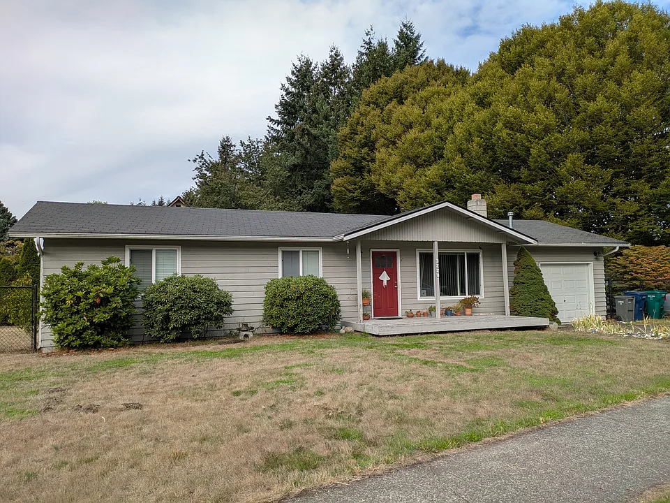 3229 V St SE