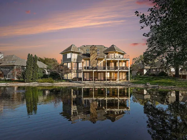 4934 Saint Andrews Ct, Ann Arbor, MI 48108