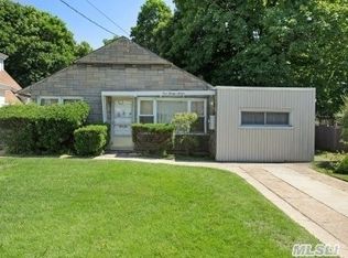 127 Stuyvesant Ave, Merrick, NY 11566