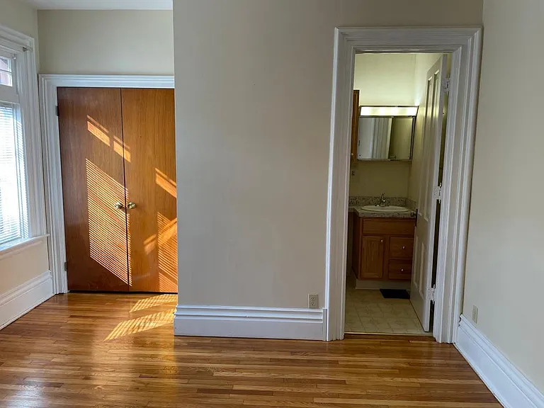 423 Crescent St NE #2 — Photo 9