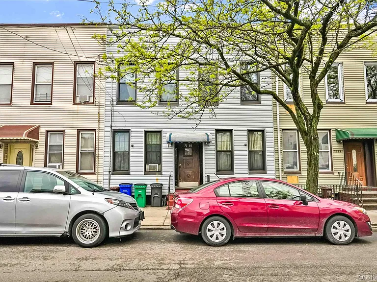71-60 69th Pl #1L — Photo 1