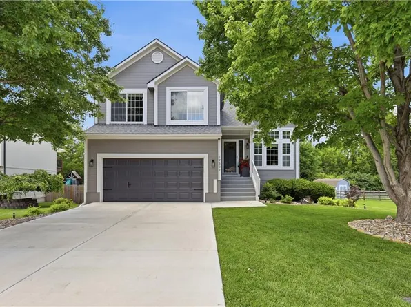 12602 S Clinton Ct, Olathe, KS 66061