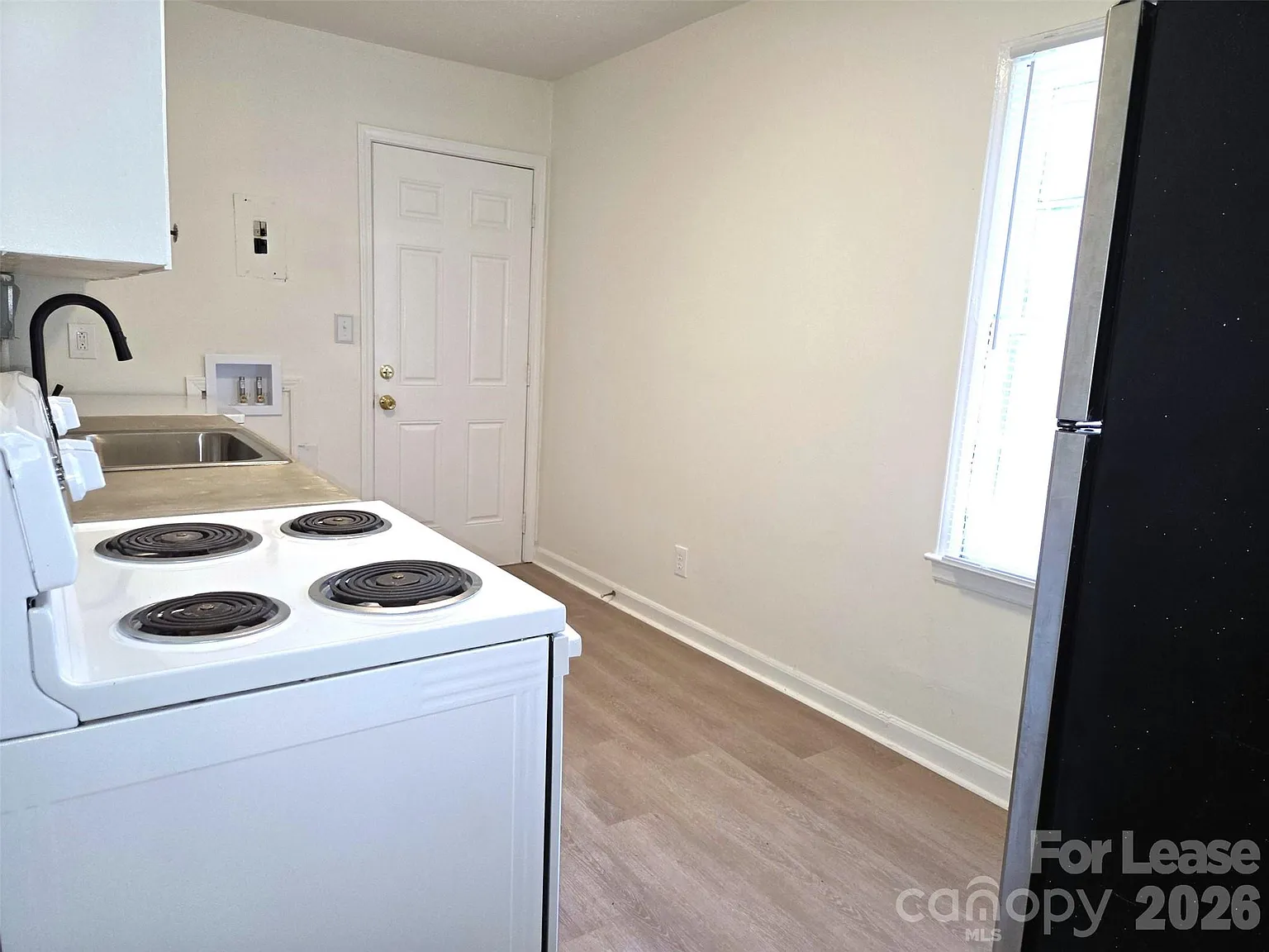 2 bed, 1.0 bath, $1,550 — Photo 4