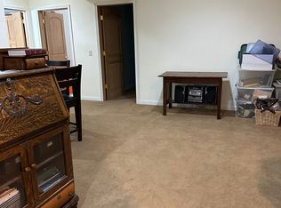 15367 Lake Cir, Omaha, NE 68116