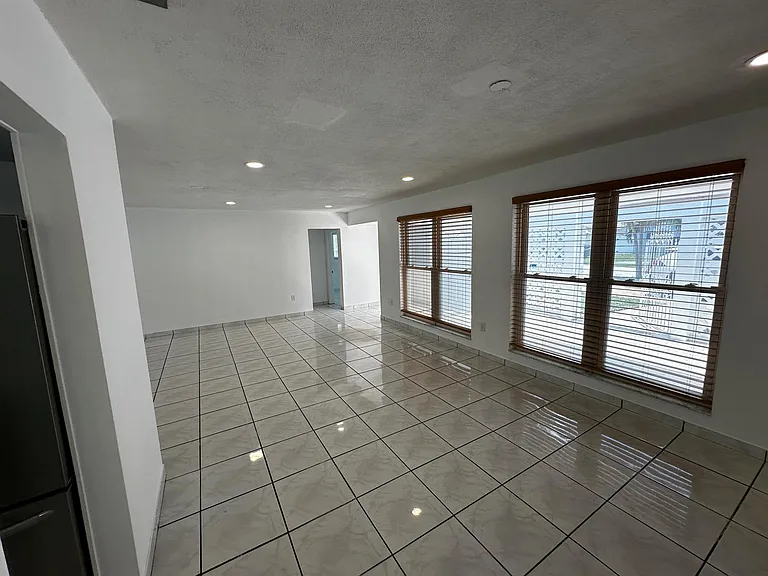 7725 Grandview Blvd — Photo 8