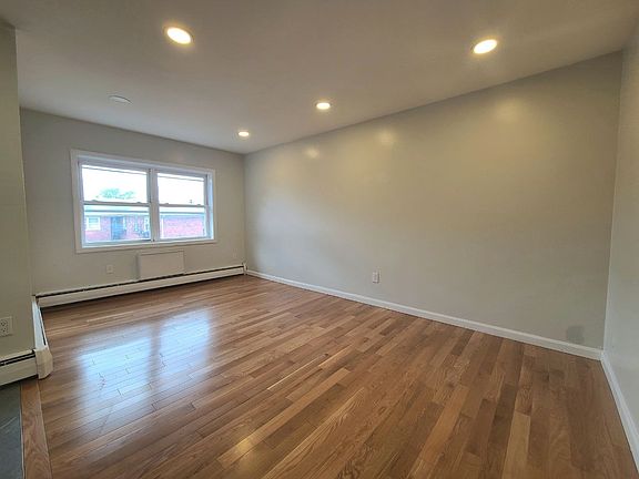 2nd image of 479 Roseville Ave #L85