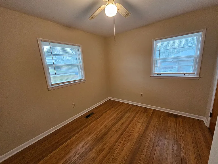 504 Casey St — Photo 11
