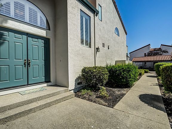 3rd image of 4340 Valley Ave #D10