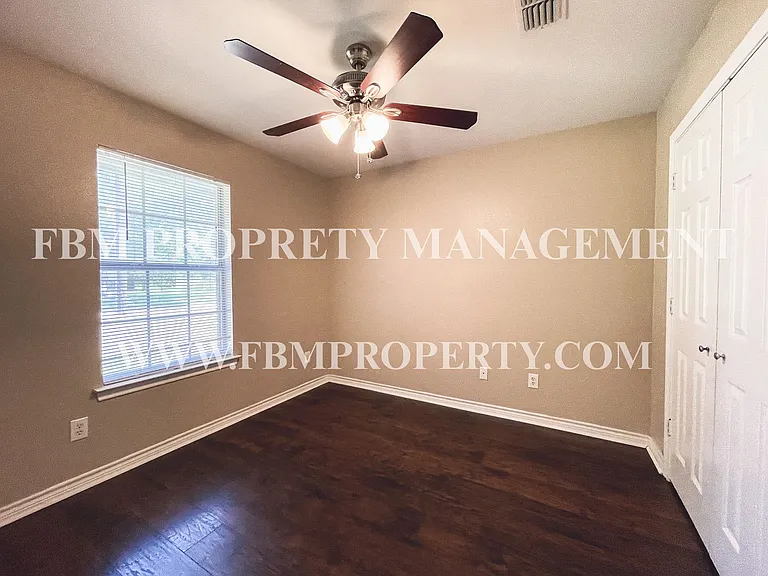 505 E Burnett St — Photo 8