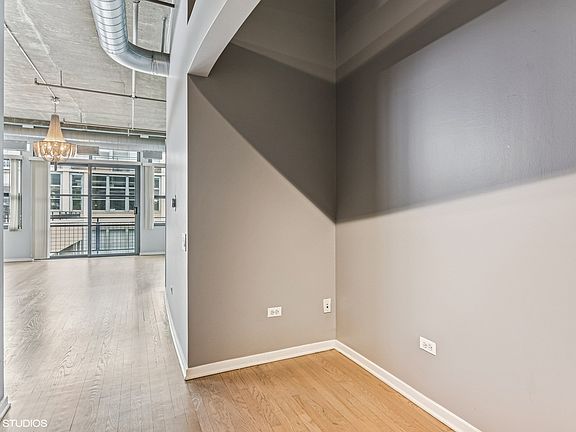 5th image of 900 N Kingsbury St APT 1027