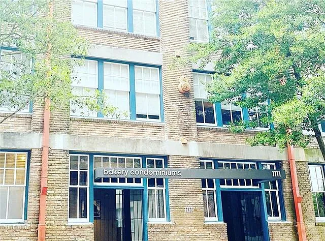 1111 S Peters St #202