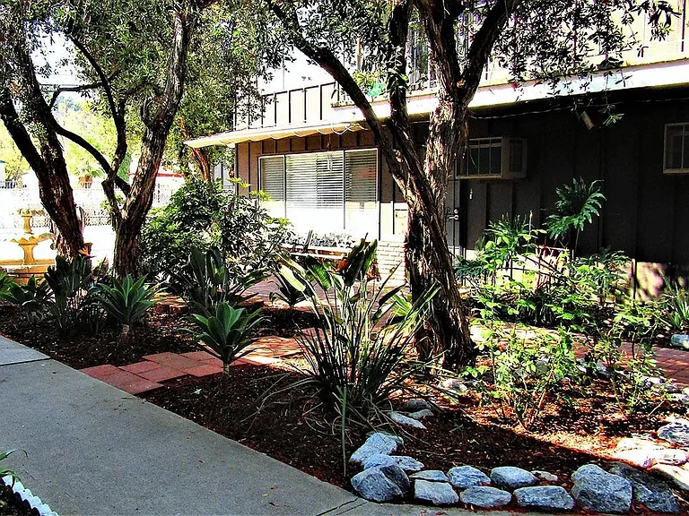 Town and Country Garden Apartments — Photo 5