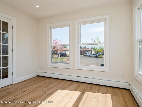 4th image of 22 Greenville Court