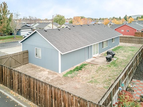 4th image of 2068 NE Elk St