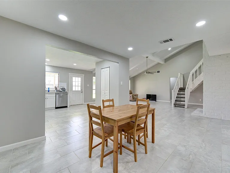 3046 Wagon Trail Dr — Photo 18
