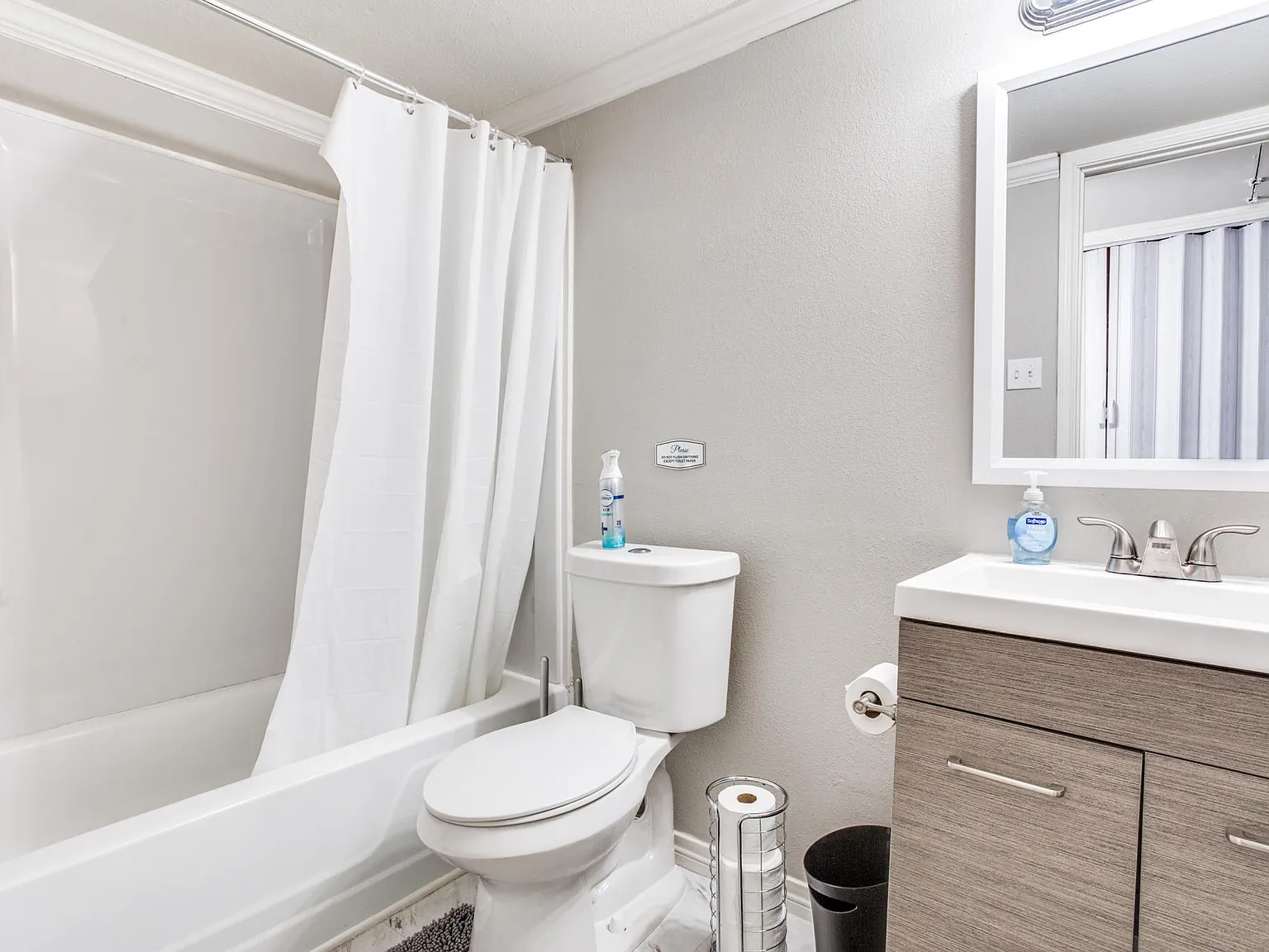 2 bed, 1200 sqft, $2,400 — Photo 3