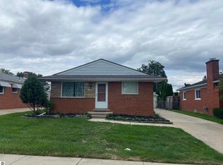 22501 Visnaw St, Saint Clair Shores, MI 48081