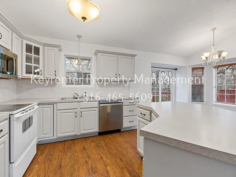 517 E Minneha Ave — Photo 14