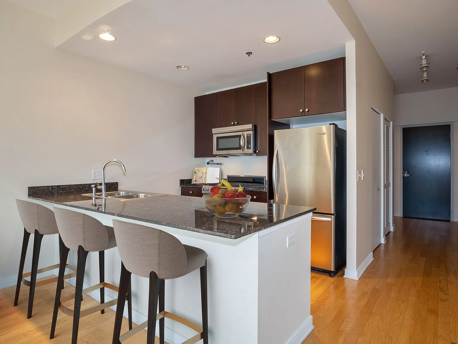 1 bed, 728 sqft, $2,800 — Photo 2