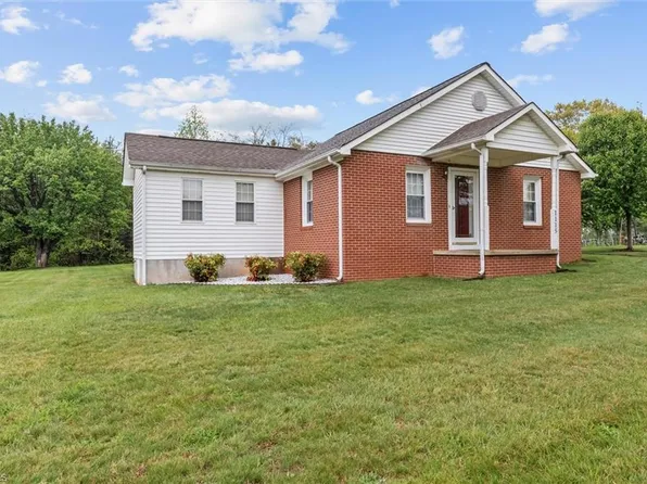 1115 Smith Rd, Mount Airy, NC 27030