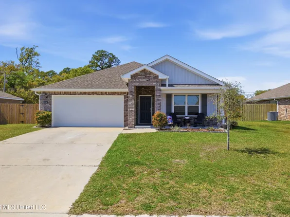 1090 Enclave Cir, Long Beach, MS 39560