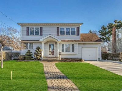 51 31st St, Copiague, NY, 11726