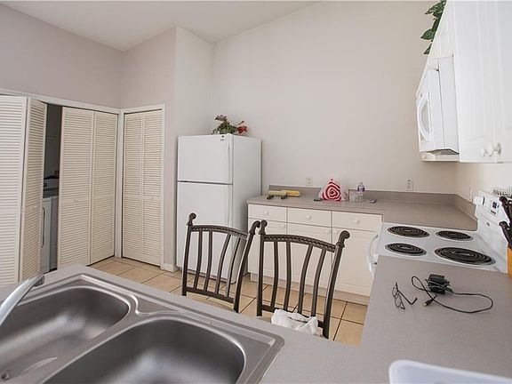 4th image of 2732 Club Cortile Cir APT B