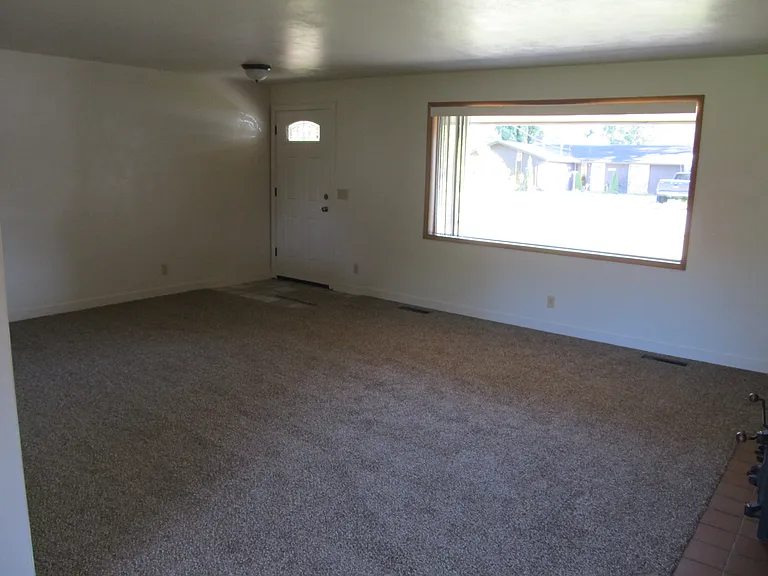1509 E Avon Ave — Photo 3
