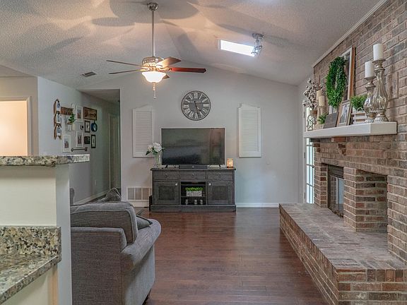 5th image of 2866 Claire Ln