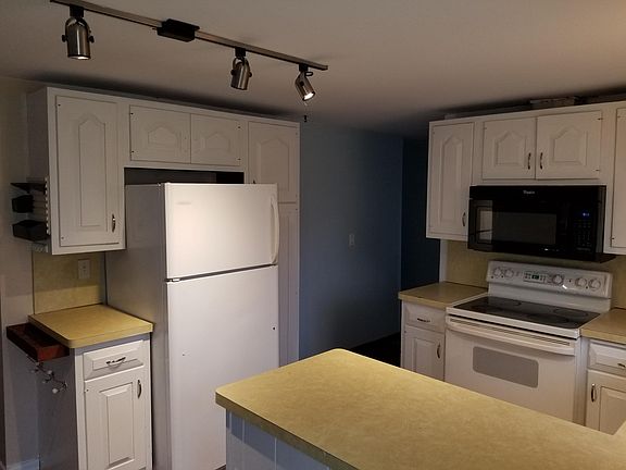 2nd image of 114 North St APT 1