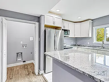 1025 Bolling St — Photo 6
