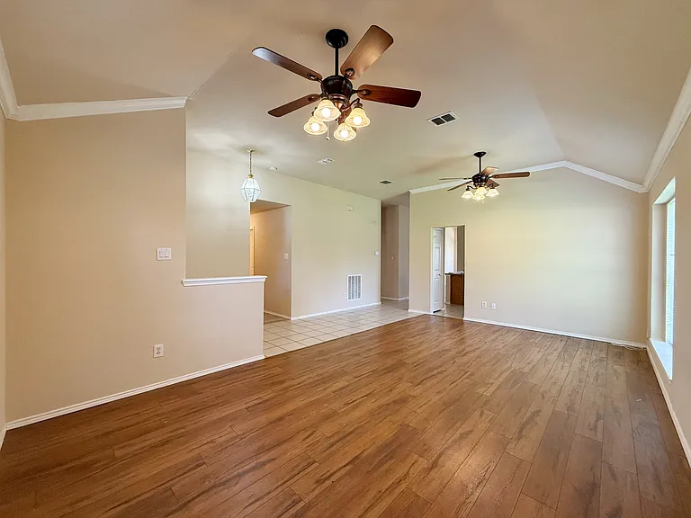 6000 Arlington Dr — Photo 9