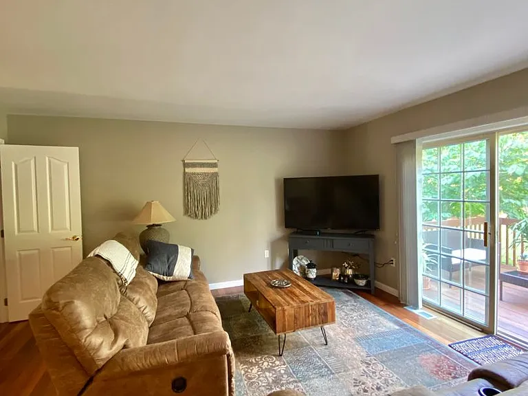 105 Hawk Ln — Photo 6