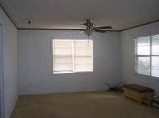 1048 S Selwyn Rd, Crystal Beach, TX 77650