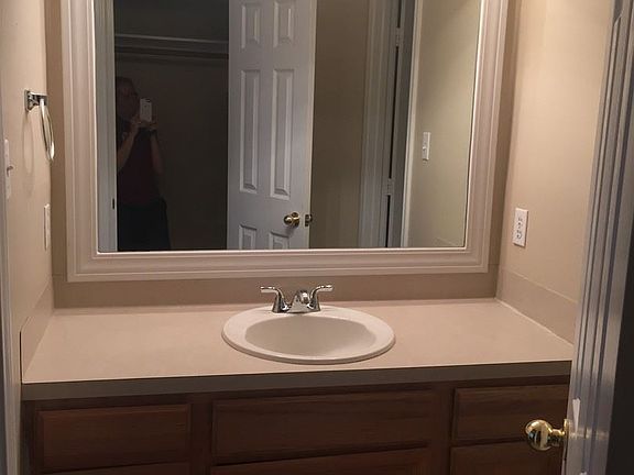 3rd image of 205 Navarro Dr