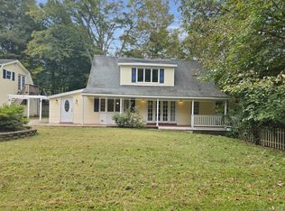 75 Manor Rd, Southbury, CT 06488