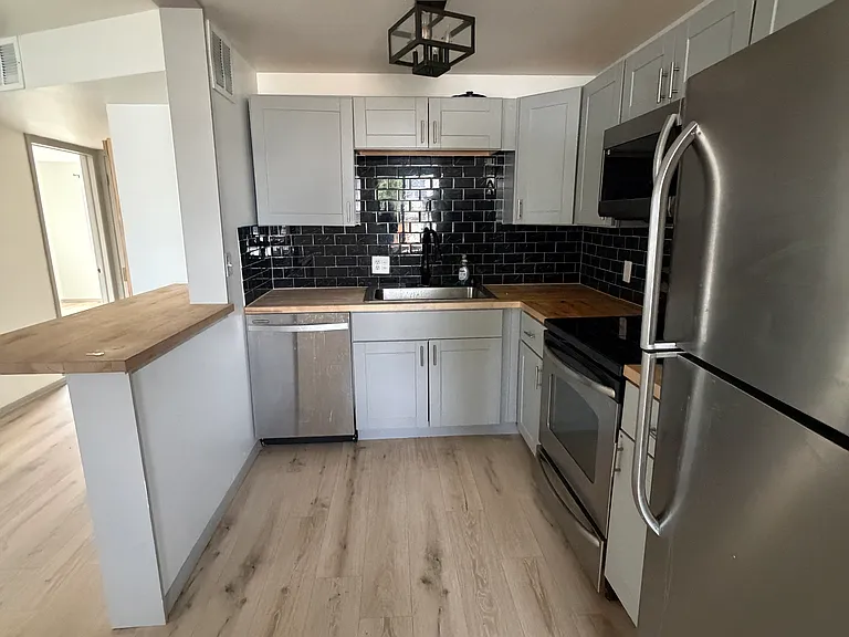 3335 Benton St #7 — Photo 7