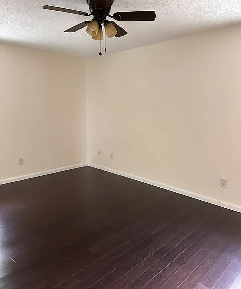 205 Canterbury Ln — Photo 4