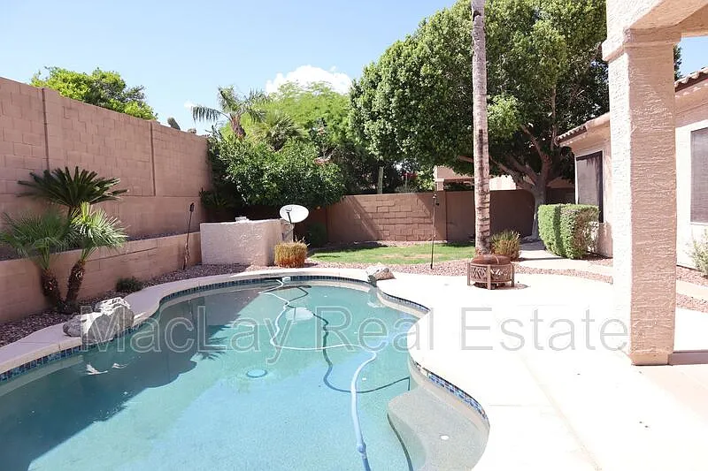 4 bed, 2.0 bath, 2280 sqft, $2,900 — Photo 4