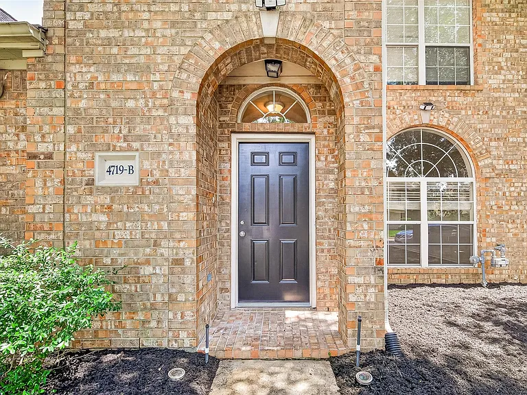4719 Cashel Cir #B — Photo 3
