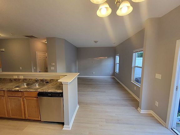 5th image of 448 Fullers Cir