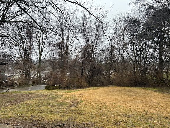 4th image of 135 Reading Ave