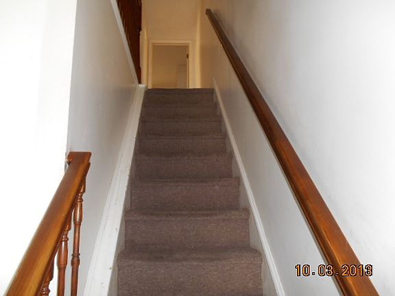 Entry and stairway to 2nd floor