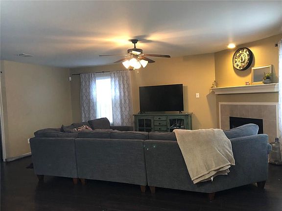 4th image of 8540 Shallow Creek Dr