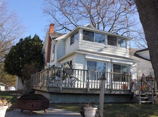12214 Mantawauka Dr, Fenton, MI