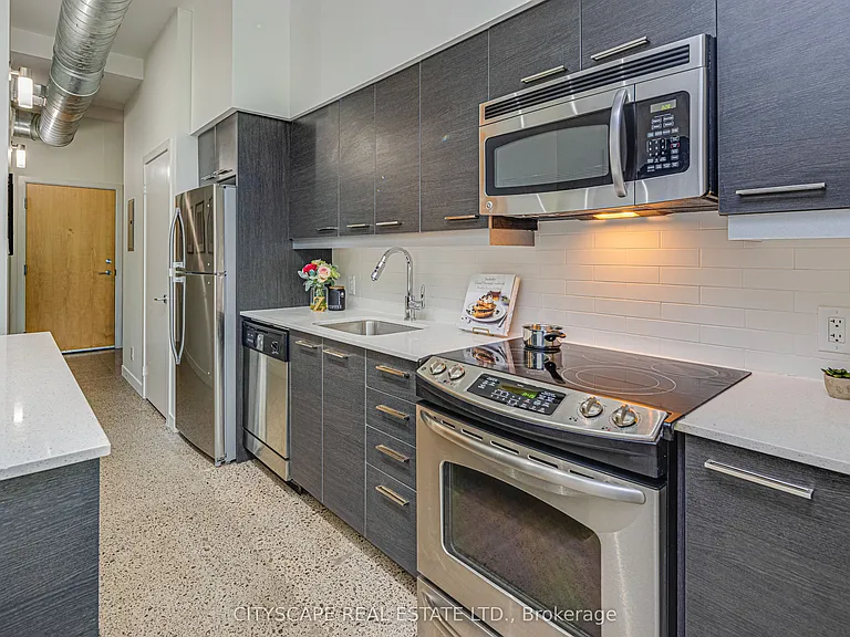 510 King St E #313 — Photo 4