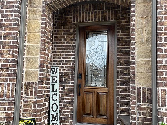 2nd image of 3412 Hawthorn Ln