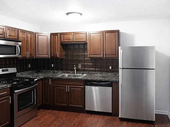 3rd image of 321 8th St SE