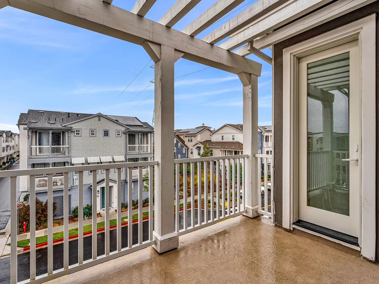 3 bed, 2.0 bath, 1831 sqft, $4,250 — Photo 4