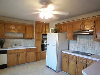 3rd image of 8916 S Glenview Dr